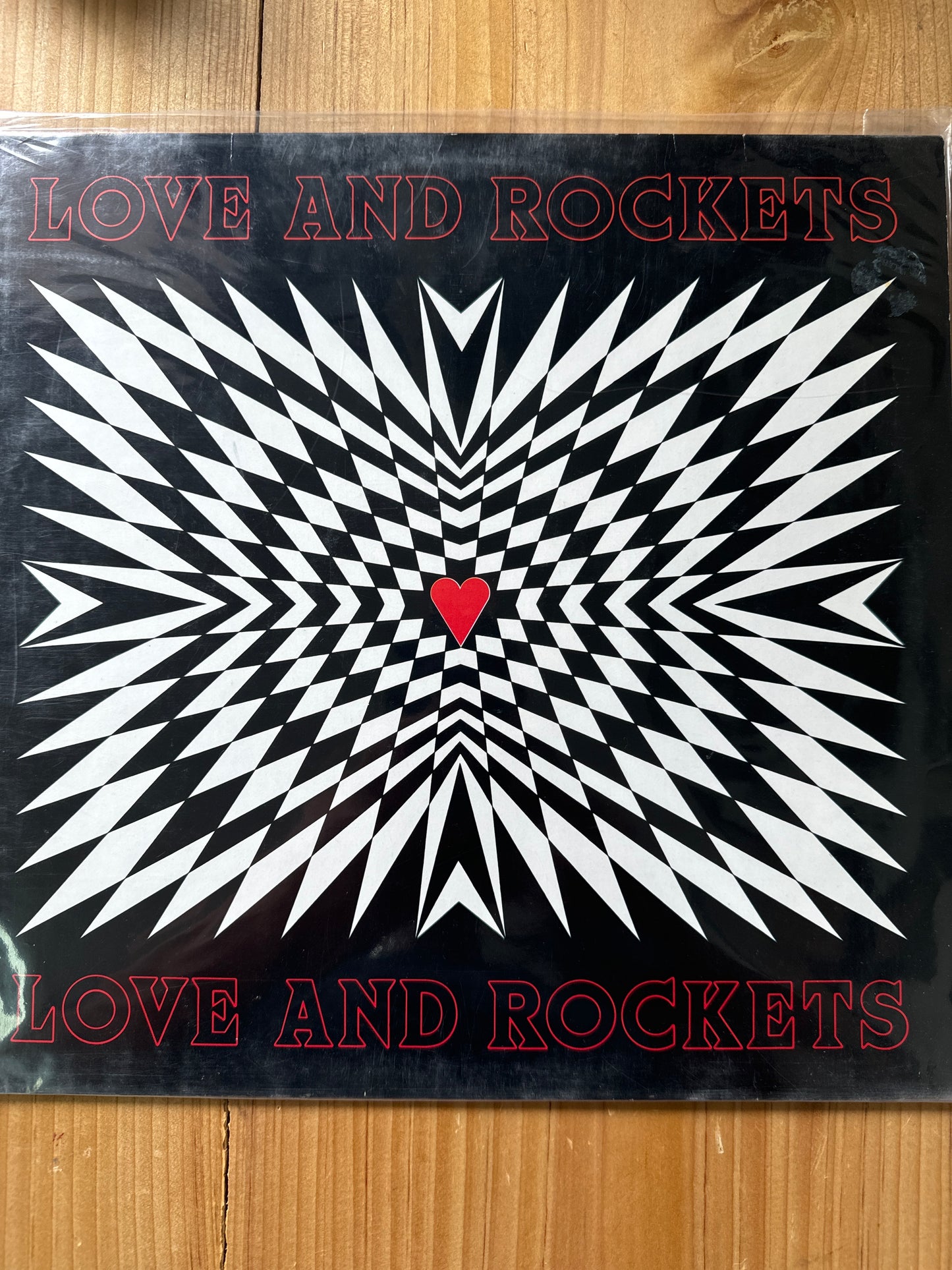 LOVE AND ROCKETS Vs